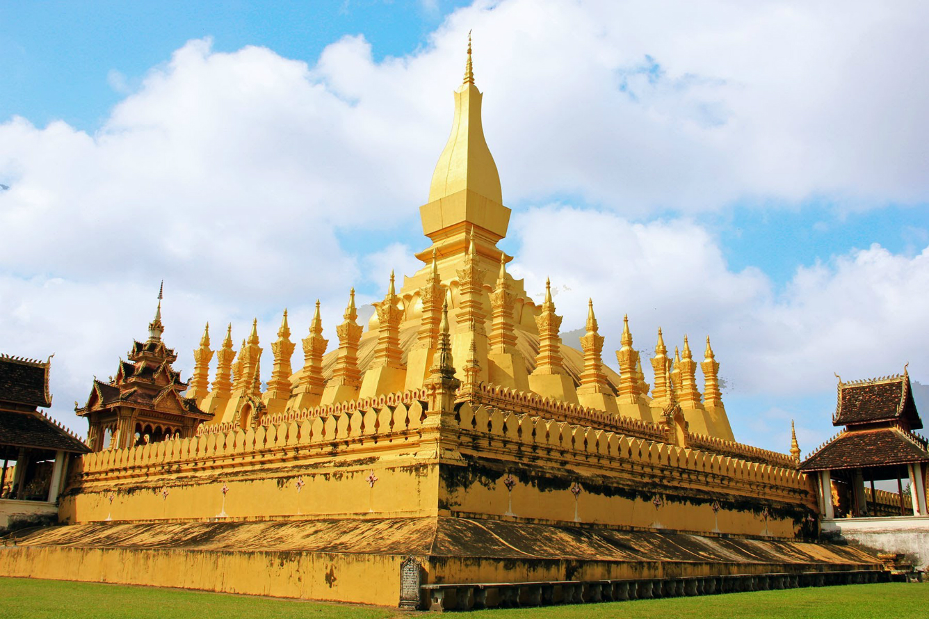 2. Chùa Pha That Luang (Lào)